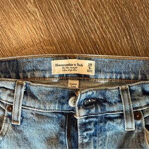 Abercrombie & Fitch 90’s Straight Ultra High Rise Jeans (Curve Love)